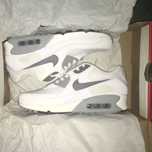 NIB Women's Nike AIRMAX 7.5