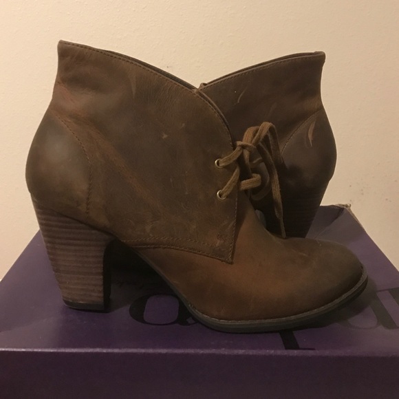 Brown ankle bootie. Brand New. Lid is damaged