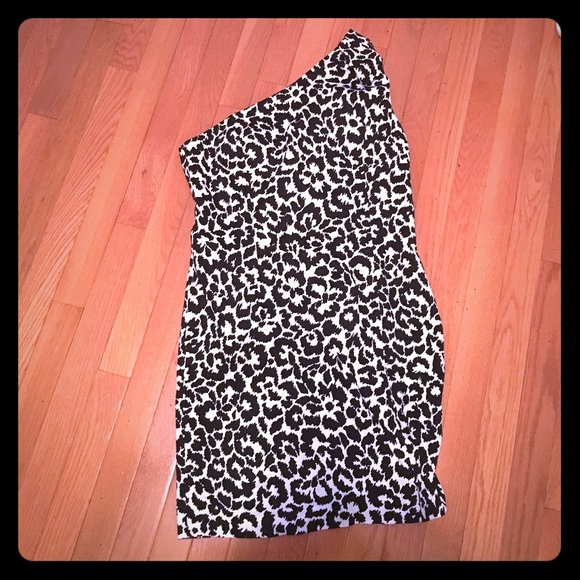 Black and white print one shoulder dress