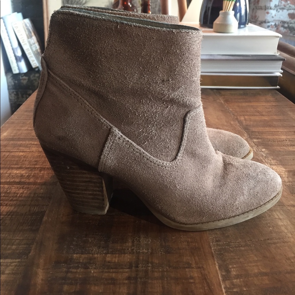 !!sale!! 🎈Nine West suede booties