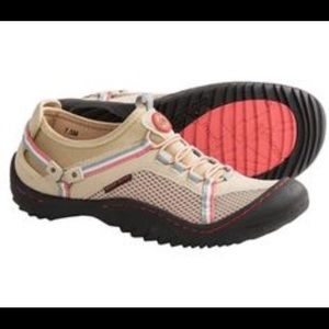 J 14 hiking shoes- never worn!