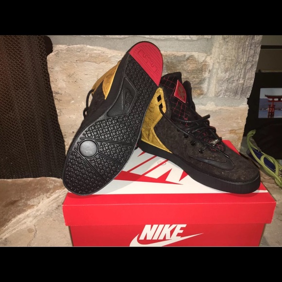 Nike LeBron XI NSW lifestyle size 10.5 - Picture 3 of 3