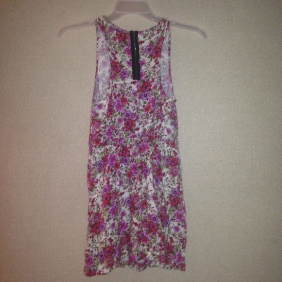 Adorable floral frock! - Picture 2 of 2