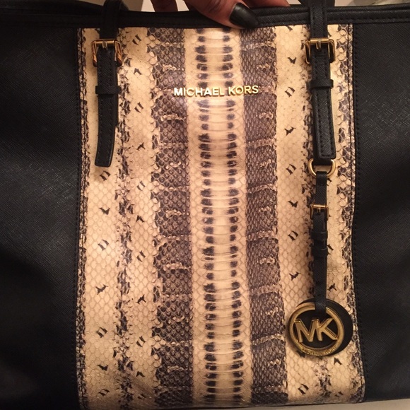 Michael Kors black leather w/ python in the center - Picture 2 of 4