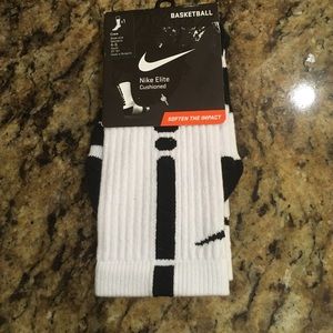 NIKE ELITE