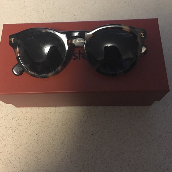 Illesteva Leonard Sunglasses in tortoiseshell