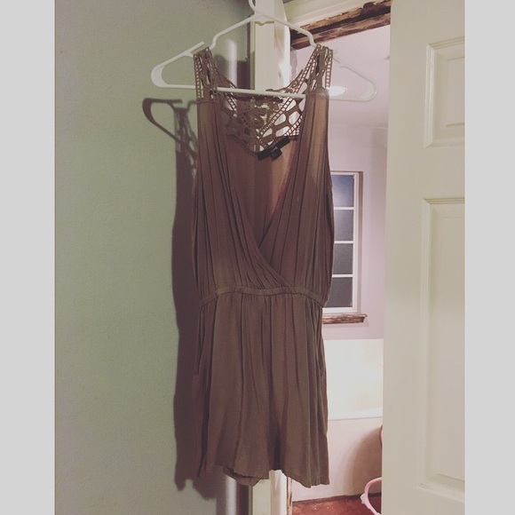 Tan romper - Picture 1 of 2