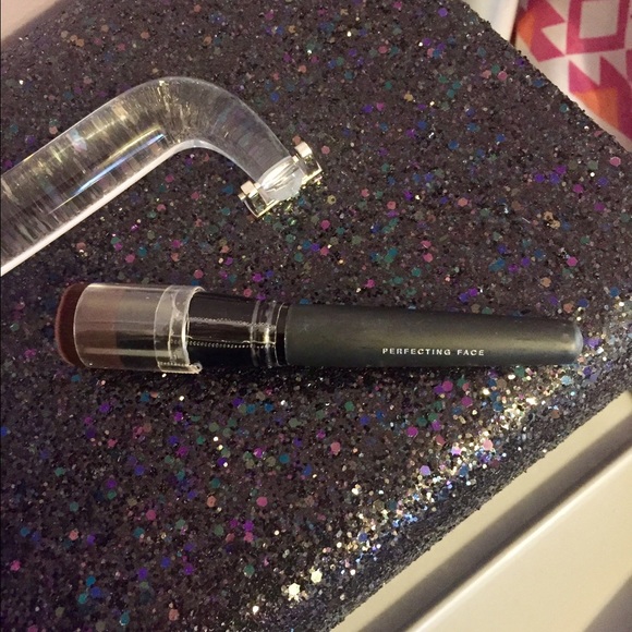 BareMinerals foundation brush
