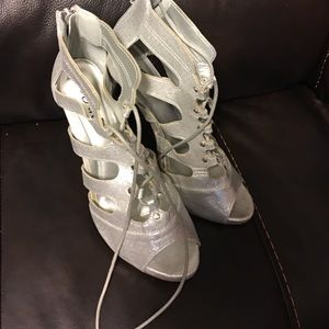 Peep toe silver glittery shoes