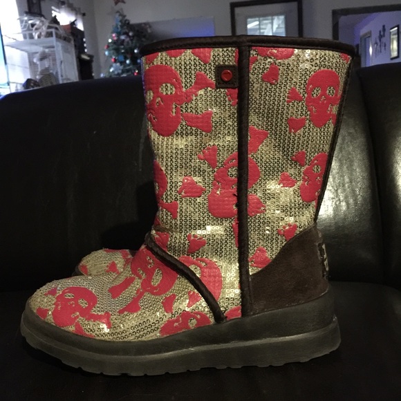 Ugg skull print boots Sz 6