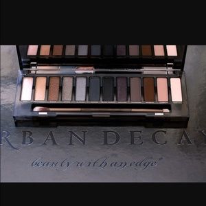 New in box Naked Smokey Pallet