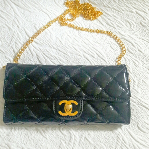 Purse - Picture 1 of 2