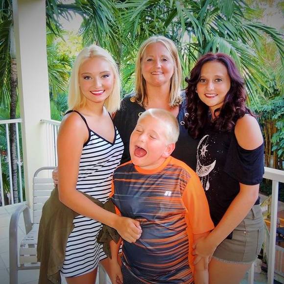 Meet your Posher, Kimberly - Picture 1 of 1