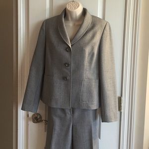Le Suit Essentials Pantsuit Size 4P