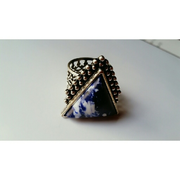 GORGEOUS ENGRAVED BLUE/WHITE MARBLE STONE  RING