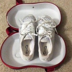 Nfinity cheer shoes