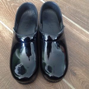 Black patent leather dansko loafers