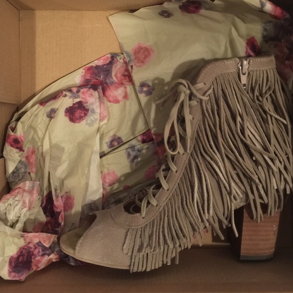 JOYFOLIE RETIRED Fringe Heels!! 6.5