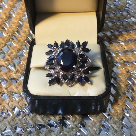 Antique Auction Jewelry - Breathtaking Genuine Sapphire Ring !