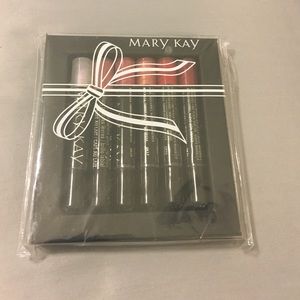 Brand New Mary Kay Mini Lip Gloss Set