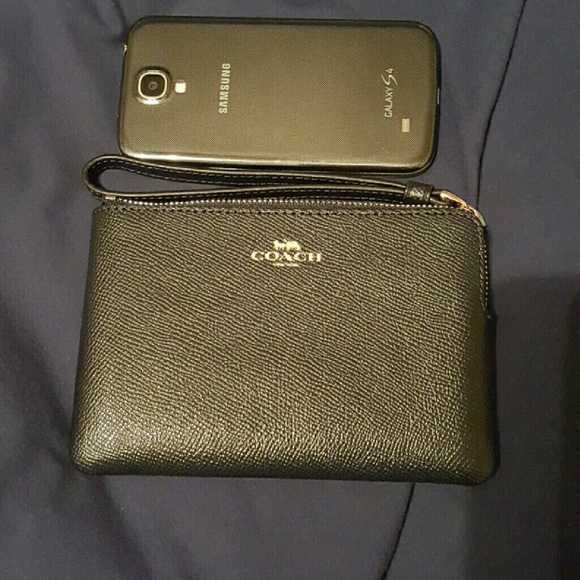 Authentic  Black Coach Wristlet - Picture 2 of 4