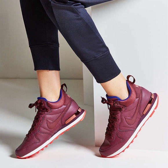 Nike Shoes - NWT Nike leather maroon internationalist