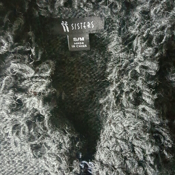 Beautiful "II SISTERS" Batwing Sweater - Picture 3 of 3