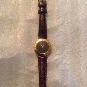 Womens 3000L 18k gold plated Gucci watch