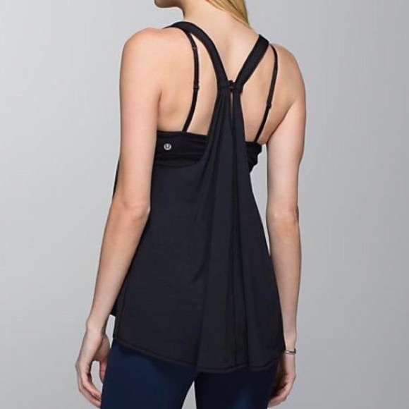 Lululemon black flow top