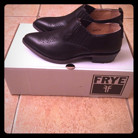 Frye Billy Shortie - Picture 1 of 4