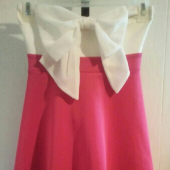 NWOT Charlotte Russe Pink & White Peplum Top XS