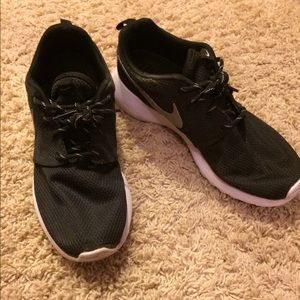 Nike Women's Roshes