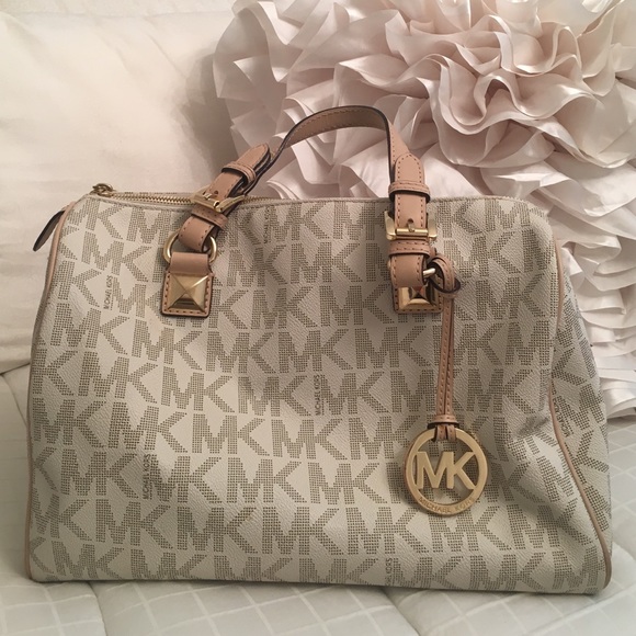 Michael Kors Vanilla Monogram Armbag