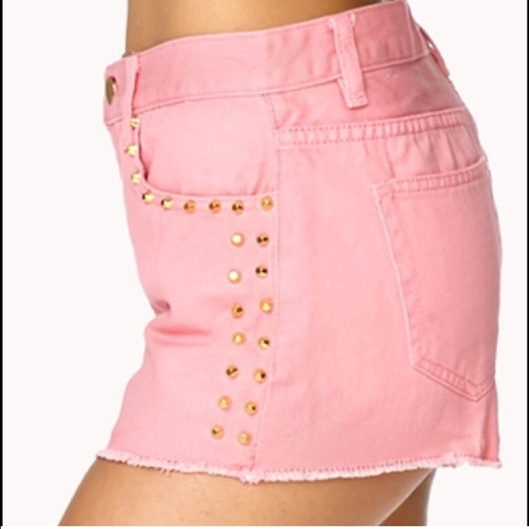 Forever 21 light wash pink studded jean shorts