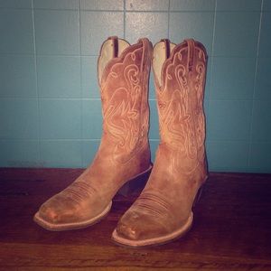 Women's Ariat western boots size 8.5 b