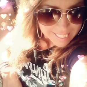 Meet your Posher, Shellie