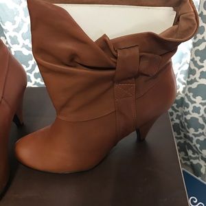 NEW STEVE MADDEN BOOTIES SZ 8.5 Unworn.