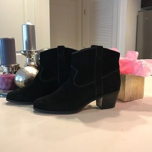 ⭐BRAND NEW ⭐ VINCE CAMUTO BOOTIES!!