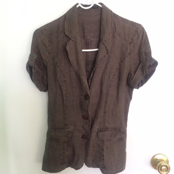Linen blazer, short sleeves.