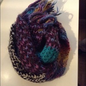 O’Neill Knit Scarf 🌺