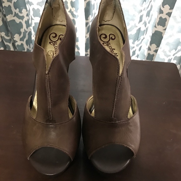 Seychelles Wedge. Worn 2x Bought at Neimans s 8.5