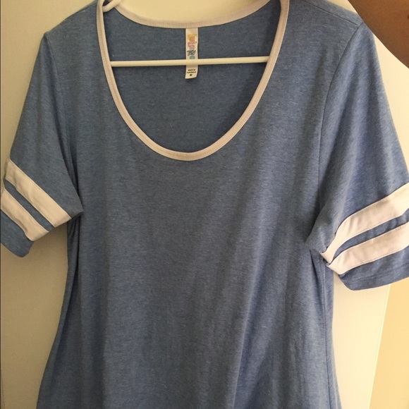 Adorable Lularoe heathered blue Perfect T!