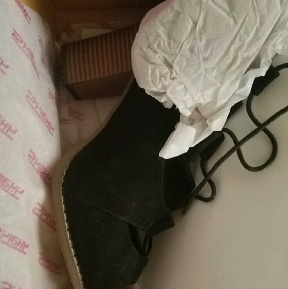 Sale!!!!!! Heels!!!8 - Picture 3 of 4