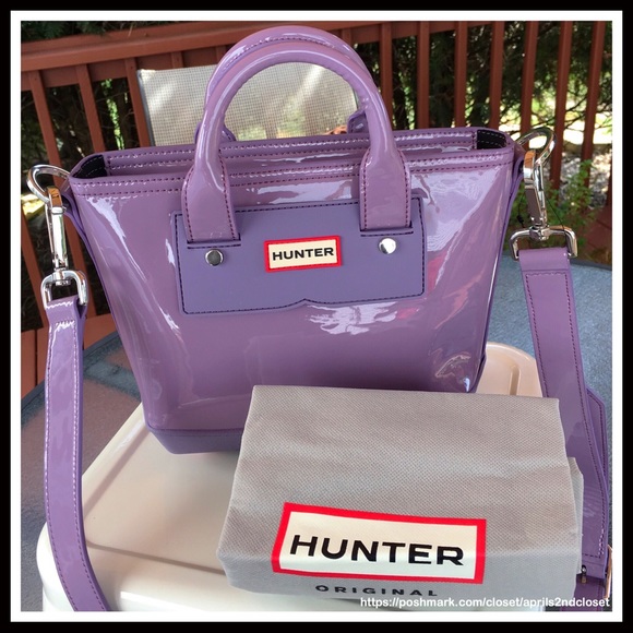 HUNTER ORIGINAL PATENT LEATHER MINI TOTE BAG - Picture 6 of 7