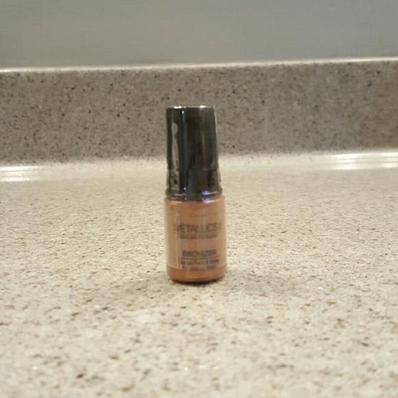 Sealed Luminess .25 fl oz. Metallic Bronzer
