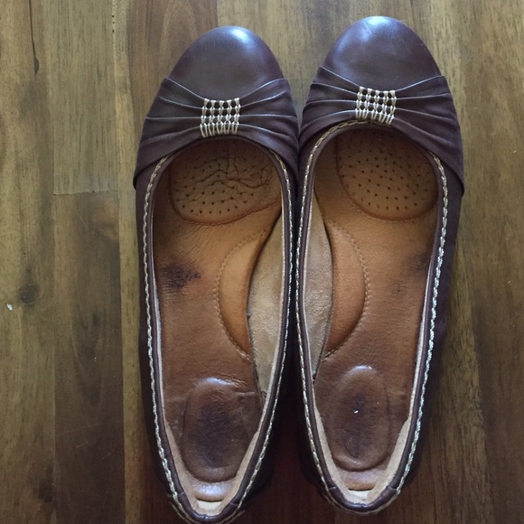 Clarks leather flats