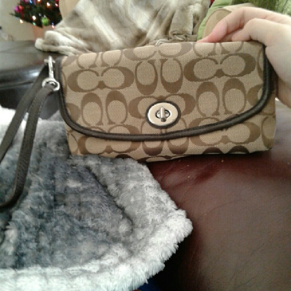 Coach Handbags - SALE Coach Wristlet/ Oversized wallet