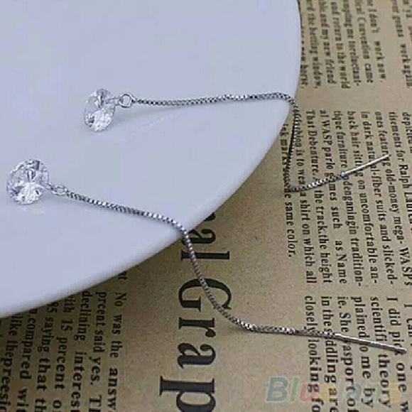 🚫Sold out🚫 💎White Topaz Crystal Drop Earrings💎 - Picture 2 of 2