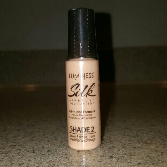 Luminess .55 fl oz. Sealed Shade 2