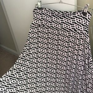 Adorable A-line skirt black & white with pink